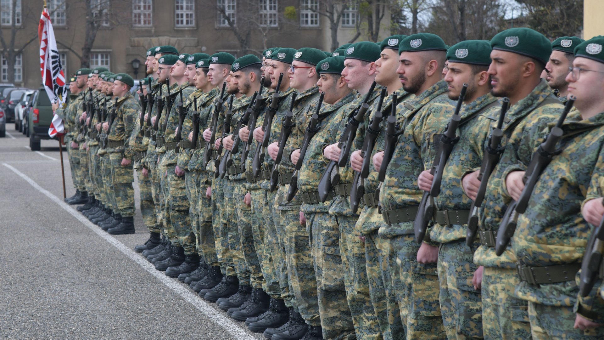 Die Rekruten am Antreteplatz der Maria-Theresien-Kaserne.