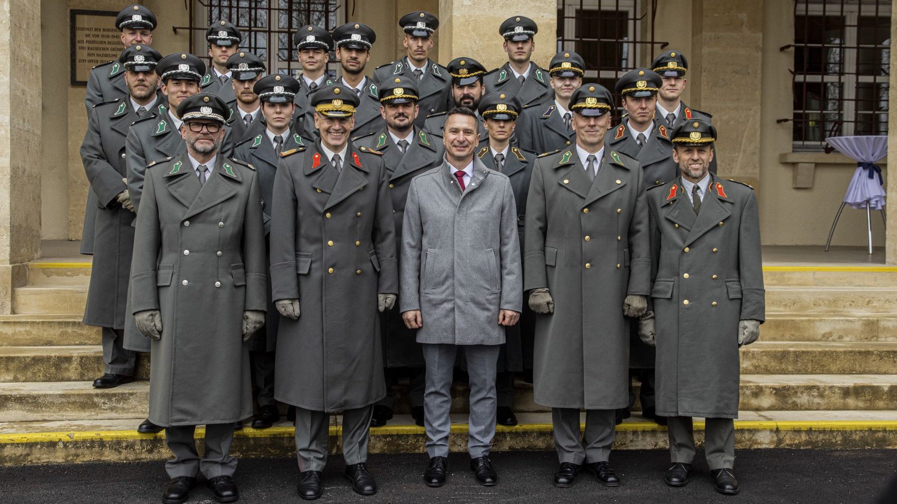 Die Offiziere und Unteroffiziere versehen ihren Dienst im Burgenland.