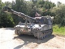 Eine M-109-Panzerhaubitze beim Einsatz an einem Kontrollpunkt. (Bild öffnet sich in einem neuen Fenster)