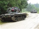 Jagdpanzer bilden einen Kontrollpunkt ... (Bild öffnet sich in einem neuen Fenster)