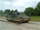 Alarm: Ein Ulan-Kampfschützenpanzer rückt aus. (Bild öffnet sich in einem neuen Fenster)
