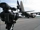 Die Anlandung der österreichischen C-130 Herkules - ein Medienereignis.