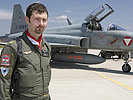 ...und Hauptmann Andreas Huemer mit einer F-5 "Tiger". (Bild öffnet sich in einem neuen Fenster)