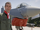 Major Günter Taschler vor seinem Eurofighter... (Bild öffnet sich in einem neuen Fenster)