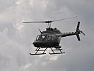 Ein Hubschrauber OH58 im Schwebehalt. (Bild öffnet sich in einem neuen Fenster)
