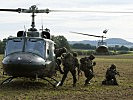 Hubschrauber bringen die Soldaten in die Landezone. (Bild öffnet sich in einem neuen Fenster)