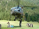 Zur Versorgung der Truppe im Gebirge werden auch Hubschrauber eingesetzt. (Bild öffnet sich in einem neuen Fenster)