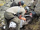 Übungseinlage: Bergung eines Verwundeten im Gebirge. (Bild öffnet sich in einem neuen Fenster)