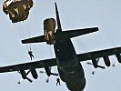 Luftlandeoperationen mittels Fallschirm...