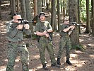Finnische Kameraden beim Waffen- und Schießdienst mit dem Sturmgewehr 77. (Bild öffnet sich in einem neuen Fenster)