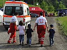 Auch das bayerische Rote Kreuz hilft bei der Erstversorgung. (Bild öffnet sich in einem neuen Fenster)