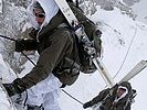 Österreichische Gebirgssoldaten beim fordernden Aufstieg. (Bild öffnet sich in einem neuen Fenster)