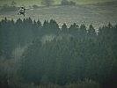 Anflug eines NH90 über dem Wald. (Bild öffnet sich in einem neuen Fenster)