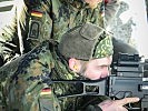 Deutsche Gebirgsjäger im scharfen Schuss mit dem Sturmgewehr G36. (Bild öffnet sich in einem neuen Fenster)