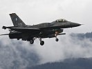 Eine F-16. (Bild öffnet sich in einem neuen Fenster)