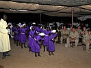 Tanz und Gesang prägten die Messe. (Bild öffnet sich in einem neuen Fenster)