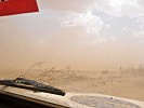 Erste Vorboten der Regenzeit: Auf einen Sandsturm... (Bild öffnet sich in einem neuen Fenster)