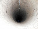Der 40 Meter tiefe Brunnen. (Bild öffnet sich in einem neuen Fenster)