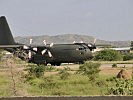 Die C 130 Hercules ist in Abéché gelandet.