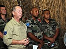 Oberst Plieschnegger betreut drei Wochen lang die Soldaten im Tschad. (Bild öffnet sich in einem neuen Fenster)