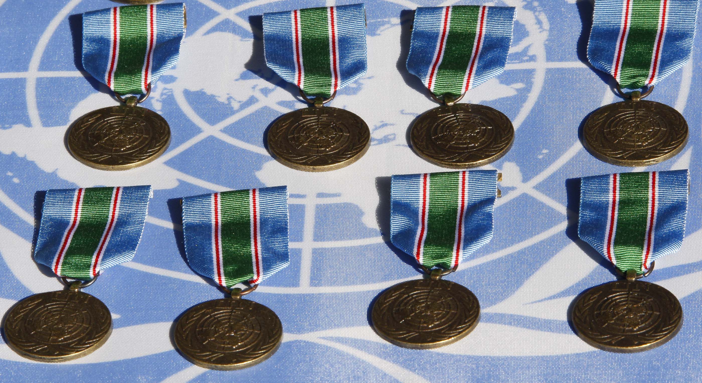 2 x Medaille ITALIEN EHRENMEDAILLE UNO-FRIEDENSTRUPPE EINSATZ LIBANON und UNIFIL