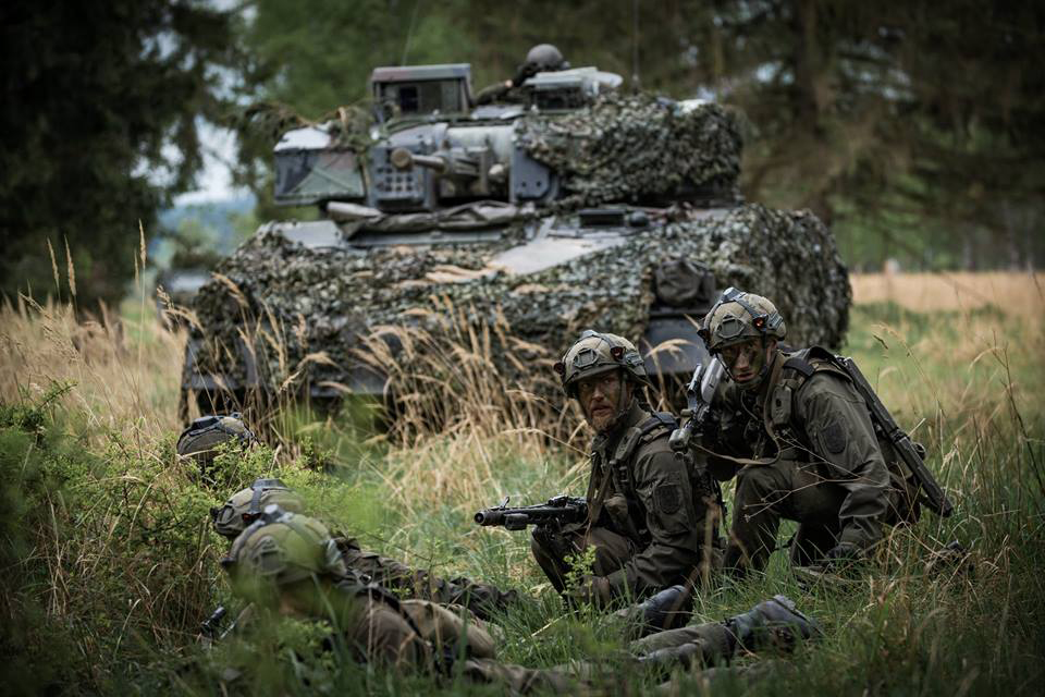 Soldaten des Panzergrenadierbataillons 13 bei einem Gefechtstraining.