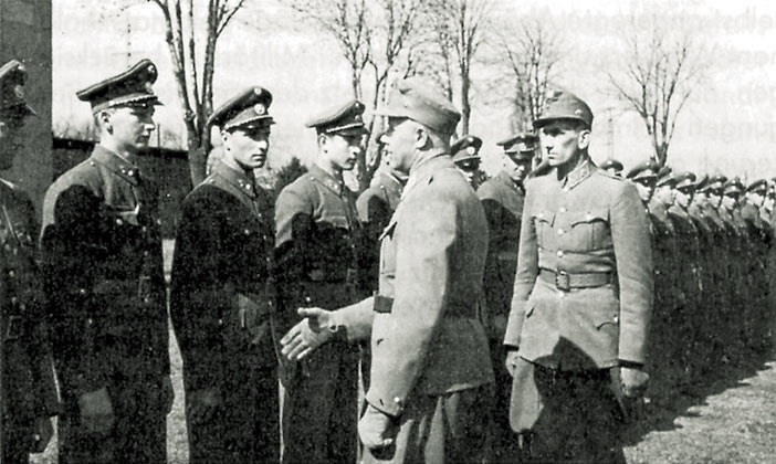 Gendarmeriemajor Erwin Stejskal bei einer Besichtigung in Leoben