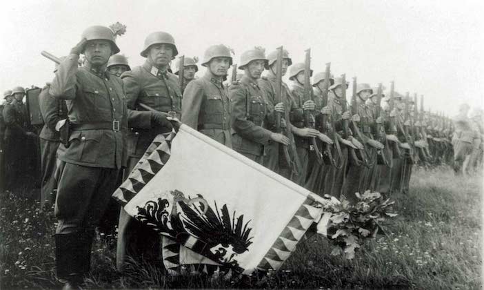 Soldaten der ersten Stunde des späteren Österreichischen Bundesheeres.