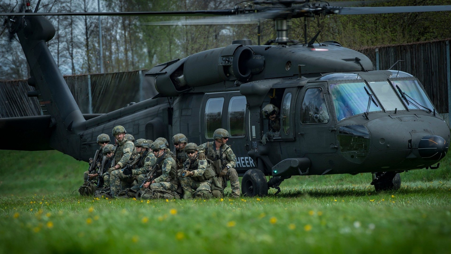 Soldaten des Jägerbataillons 25 trainierten Luftlandungen.