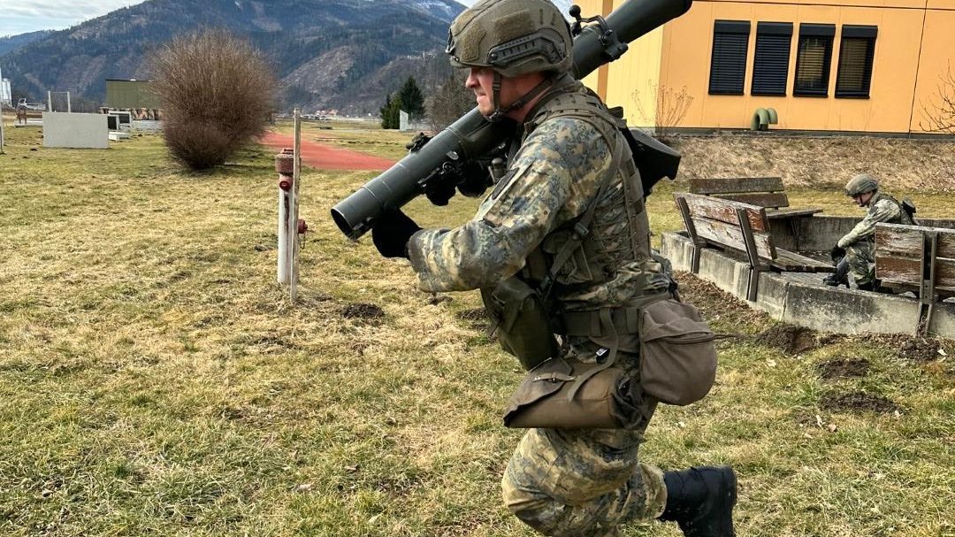 Geräteausbildung mit dem Panzerabwehrrohr 66/79.
