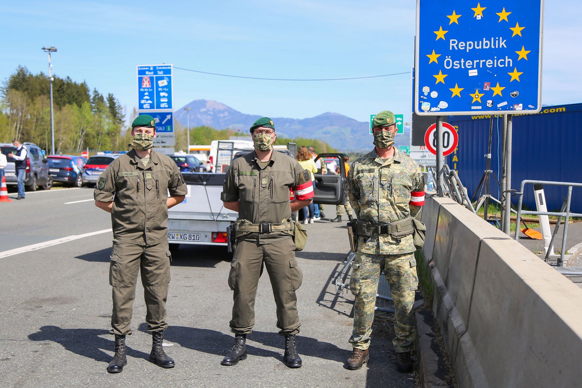 3 Soldaten an der Grenze zu Österreich 