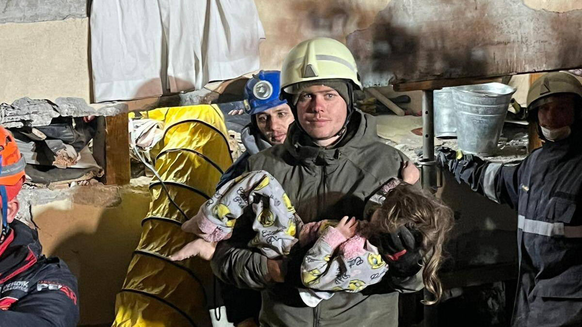 AFDRU-Soldaten helfen nach einem schweren Erdbeben im Februar in der Türkei.