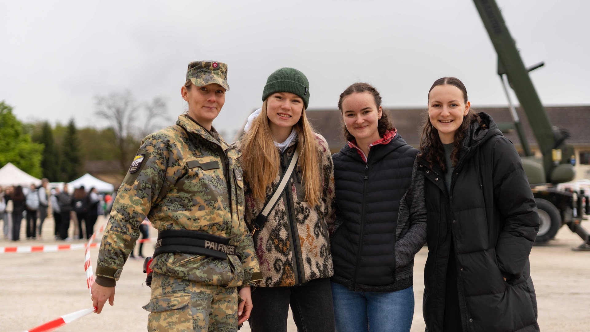 Beim Girls' Day 2024 informierten sich die Besucherinnen über Karrieremöglichkeiten beim Bundesheer.