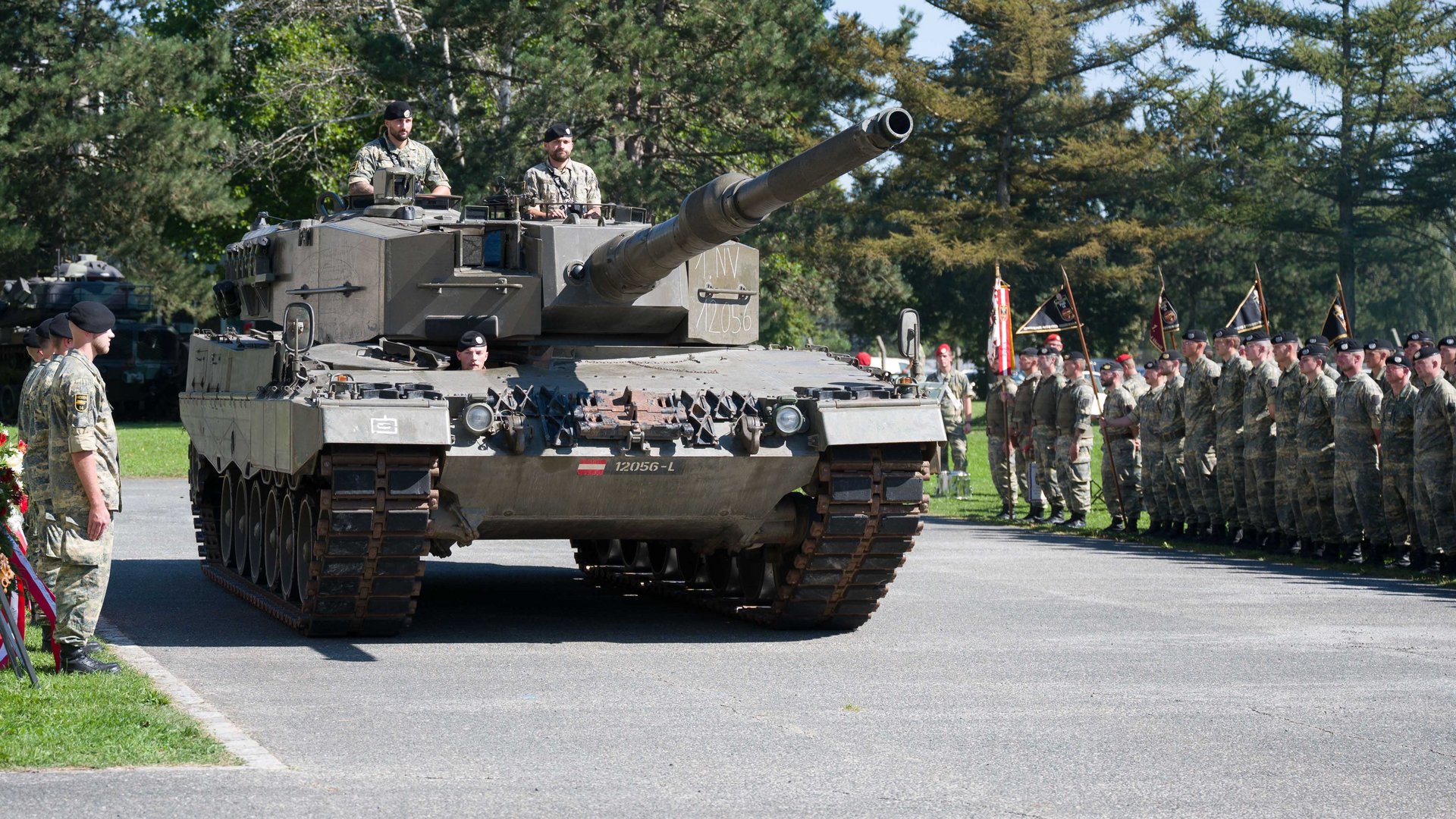 Bundesheer: Erster Kampfpanzer zur Modernisierung übergeben