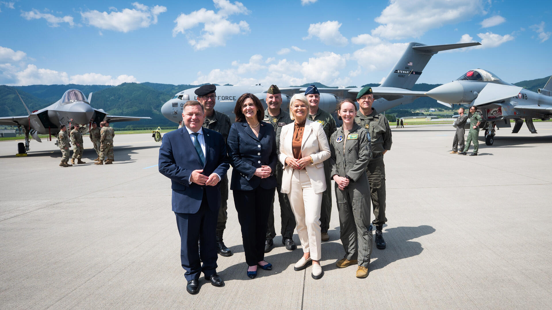 Eurofighter trainieren zusammen mit amerikanischen F-35-Flugzeugen