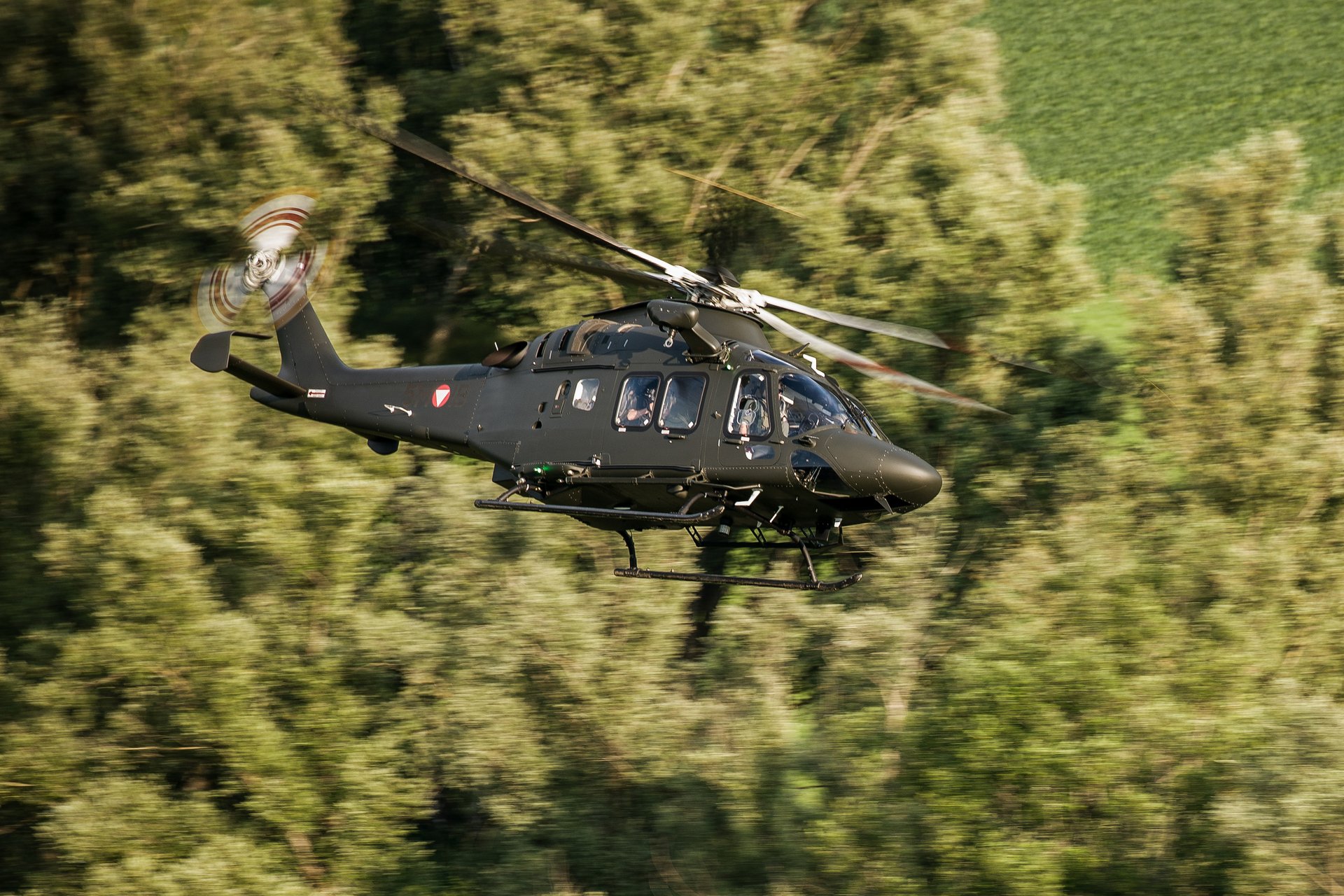 Der Mehrzweckhubschrauber AW-169 "Lion" im Flug 