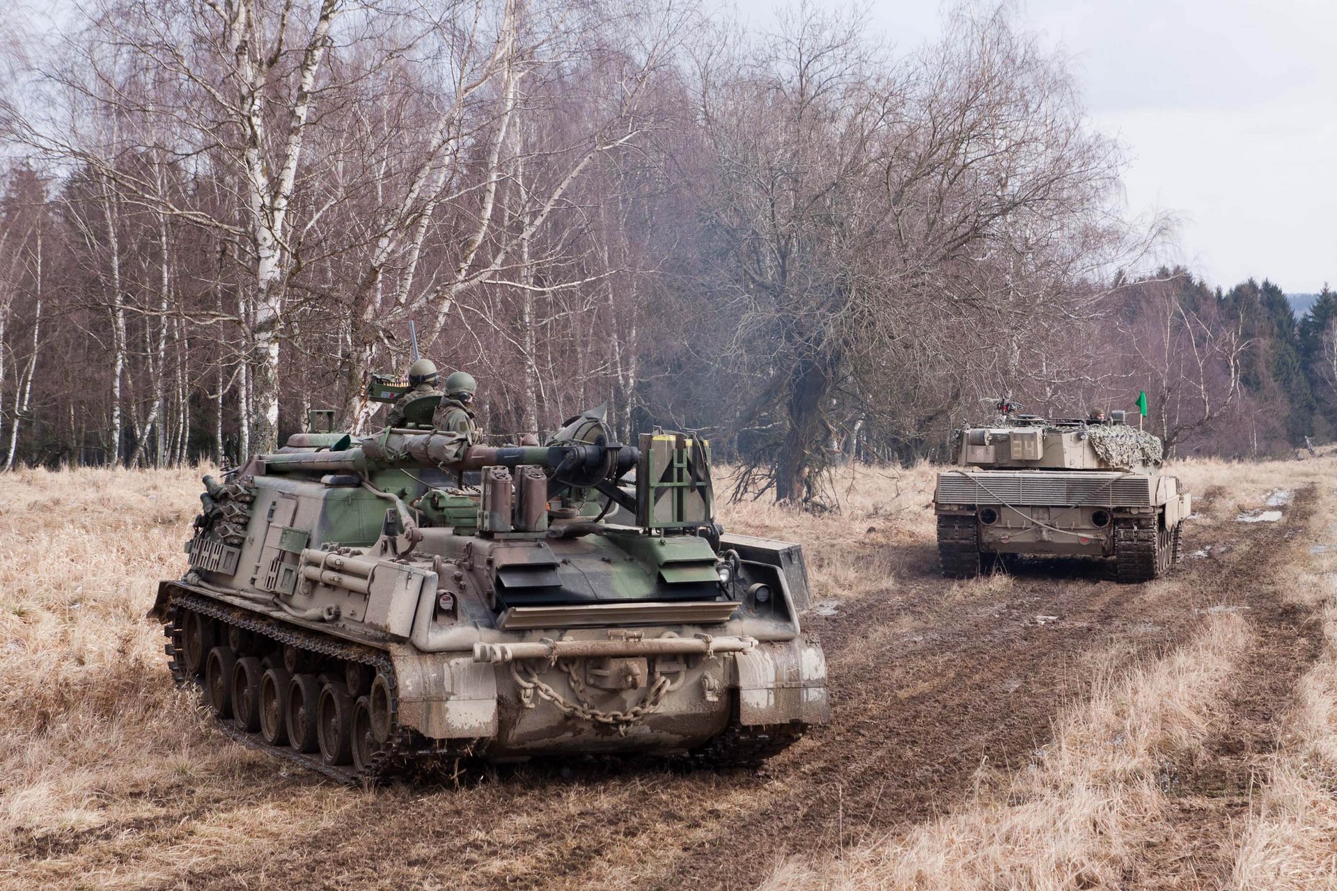 Ein Bergepanzer M-88 während eines Trainings.