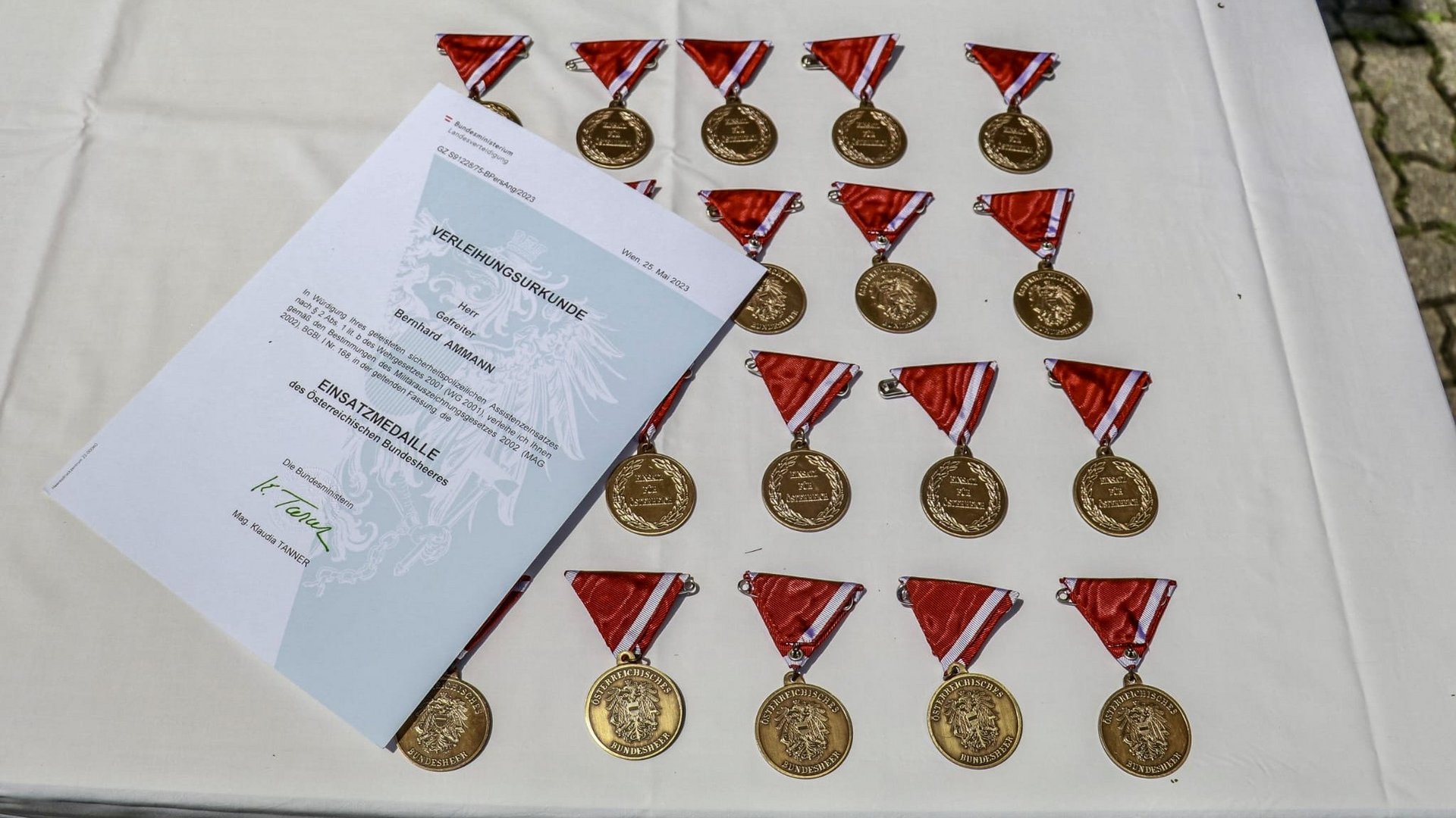 Einsatzmedaillen des Bundesheeres.
