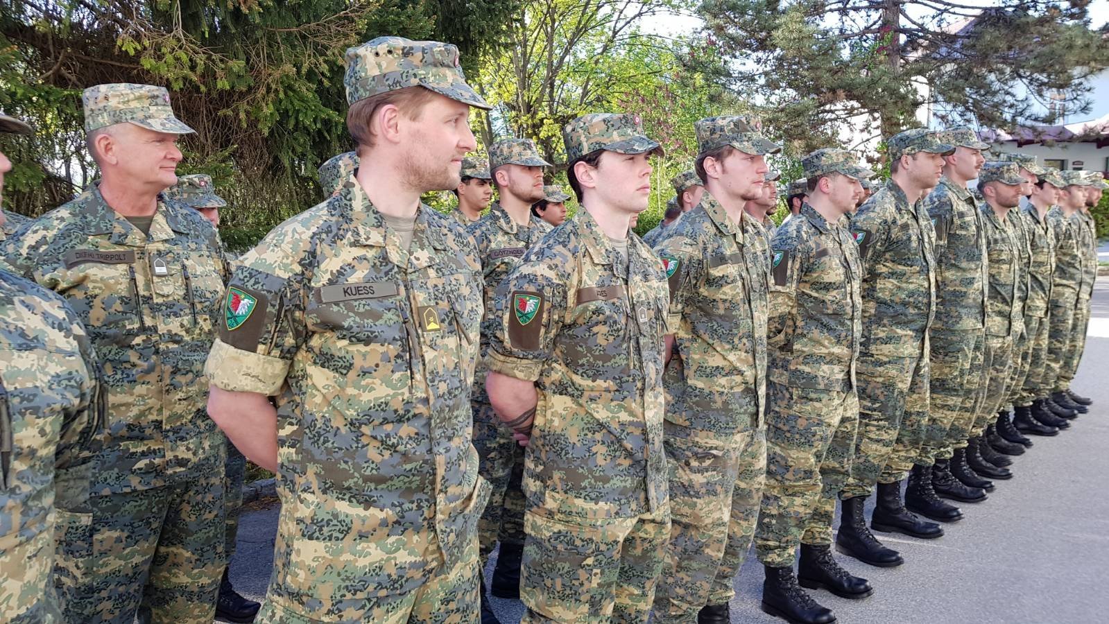 Major Stefan Kuess mit den Soldaten der Reaktionsmiliz beim Jägerbataillon 26.