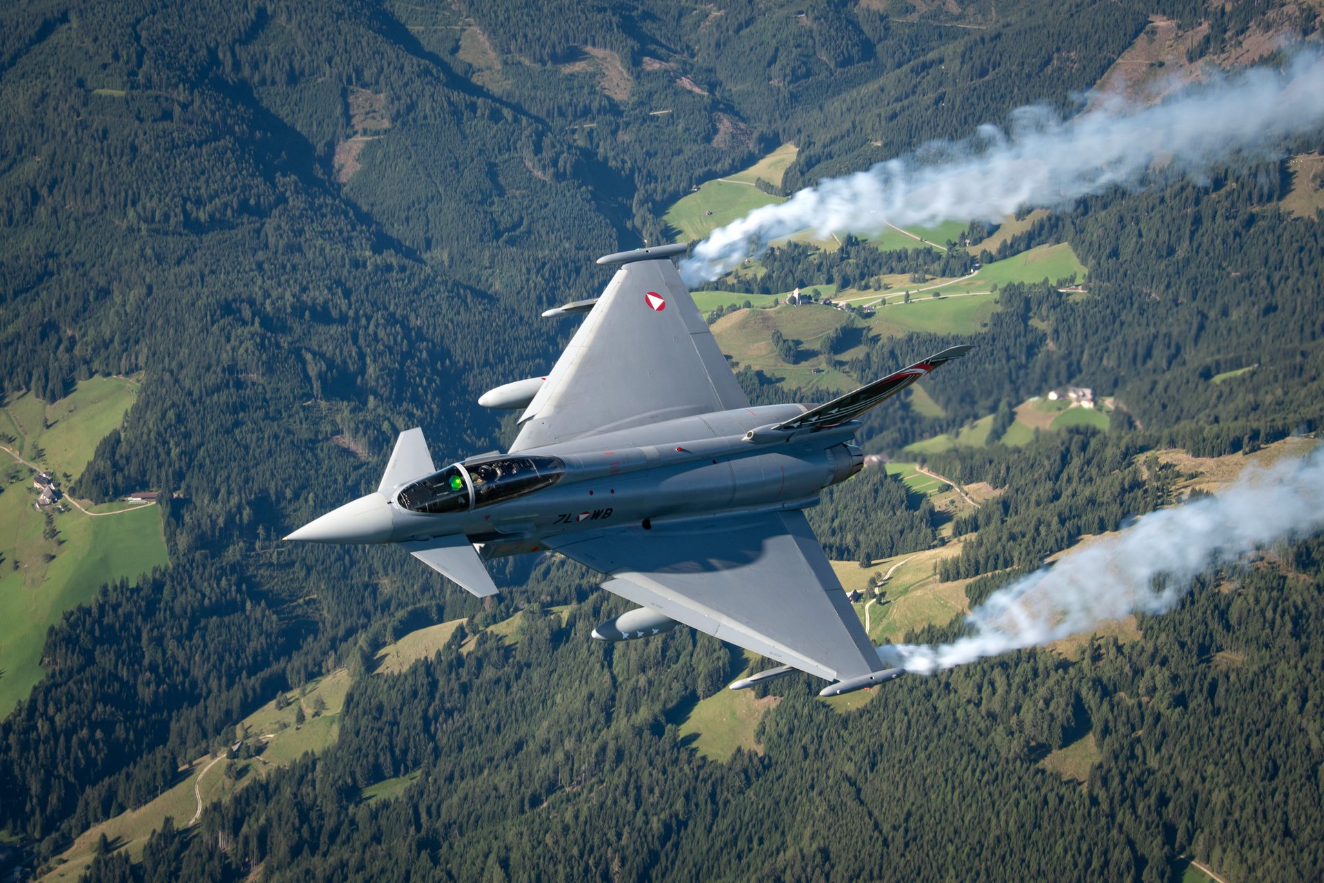 Ein Eurofighter im Flug 