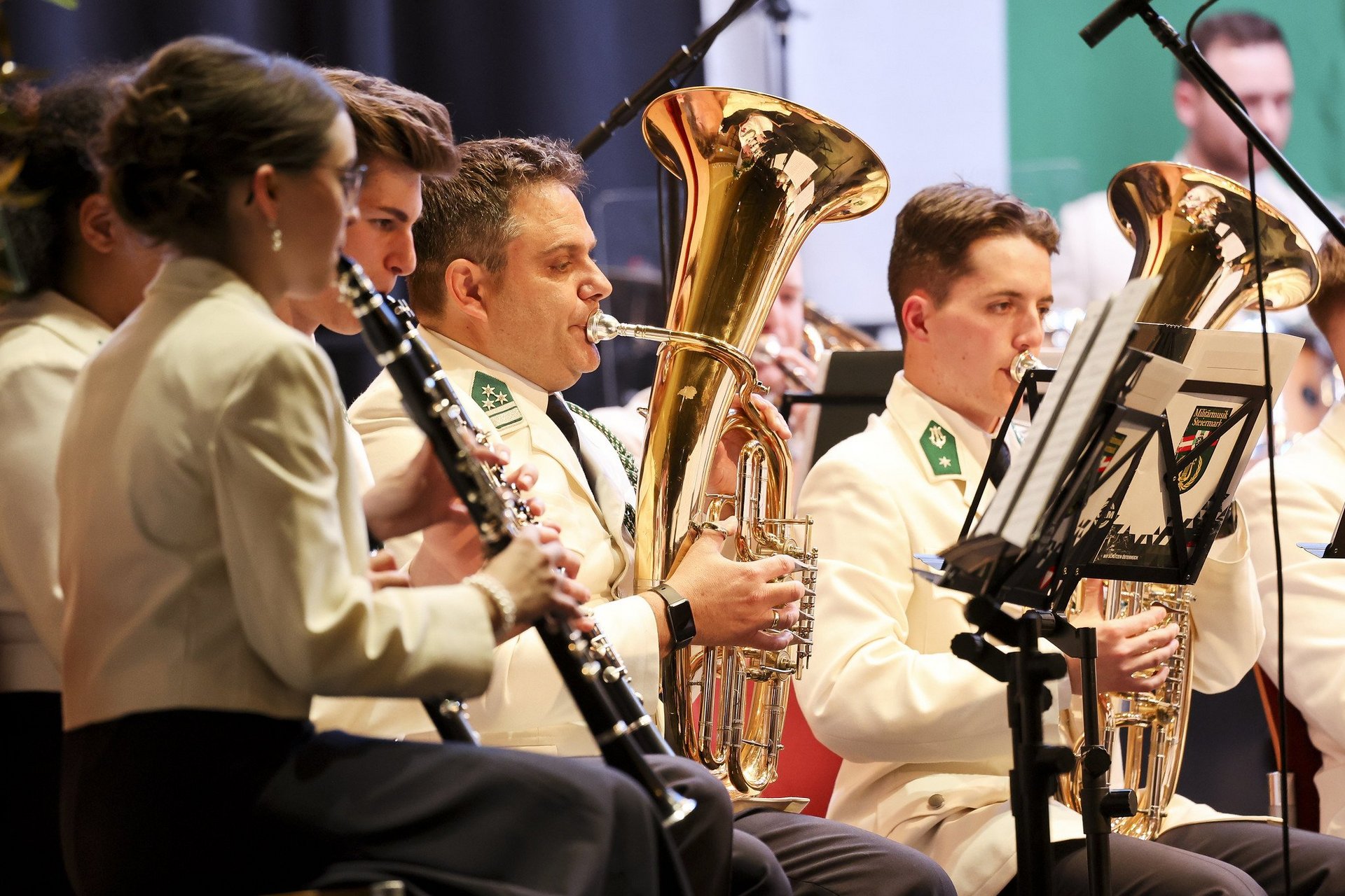 Militärmusiker bei einem Konzert.