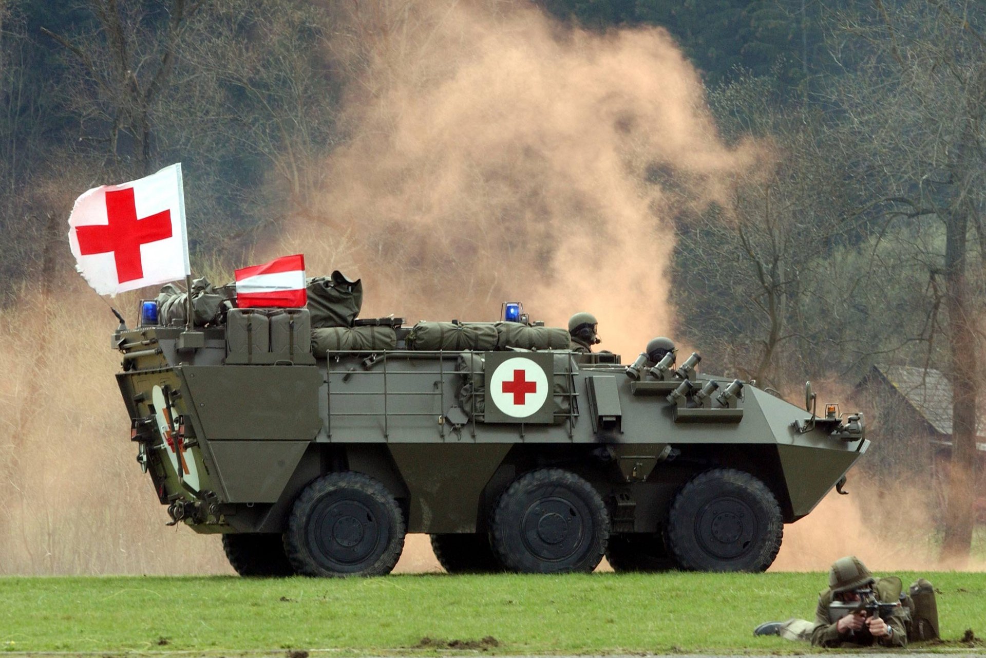 "Dingo"-Panzerfahrzeug in der Sanitätsversion 