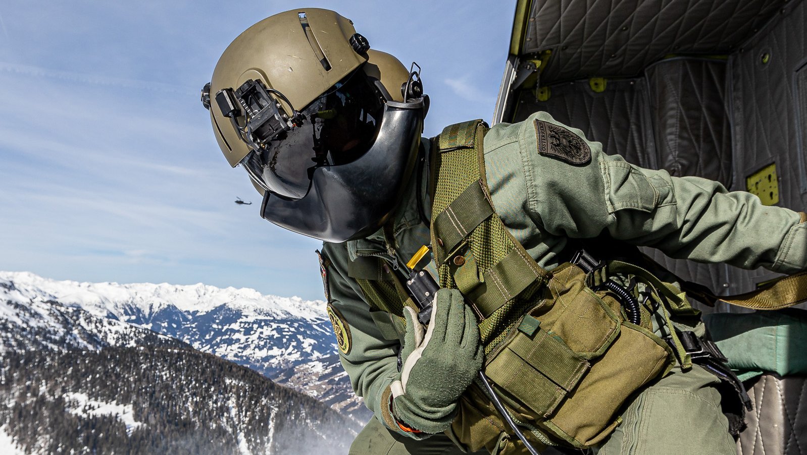 Die Huschrauberbesatzungen trainieren im alpinen Gelände.