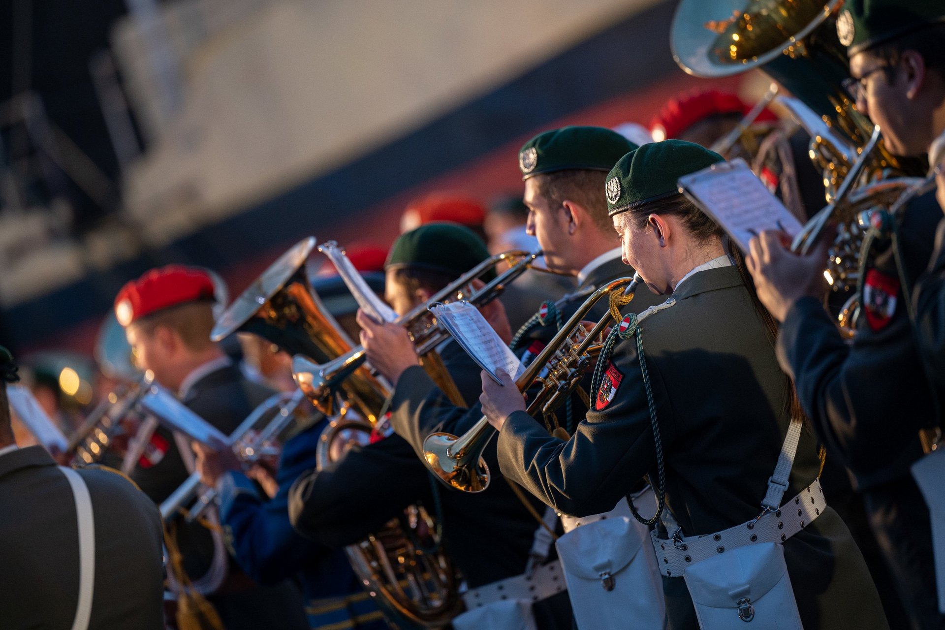 Militärmusiker bei einem Konzert.