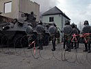 Belgische Soldaten verstärken die Einsatzkräfte. (Bild öffnet sich in einem neuen Fenster)