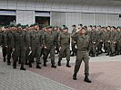 Die Soldaten des Jägerbataillons 17 marschieren vom Antreteplatz. (Bild öffnet sich in einem neuen Fenster)