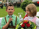 Die Launsdorfer Volksschüler Lukas und Victoria sagten ein Gedicht auf. (Bild öffnet sich in einem neuen Fenster)